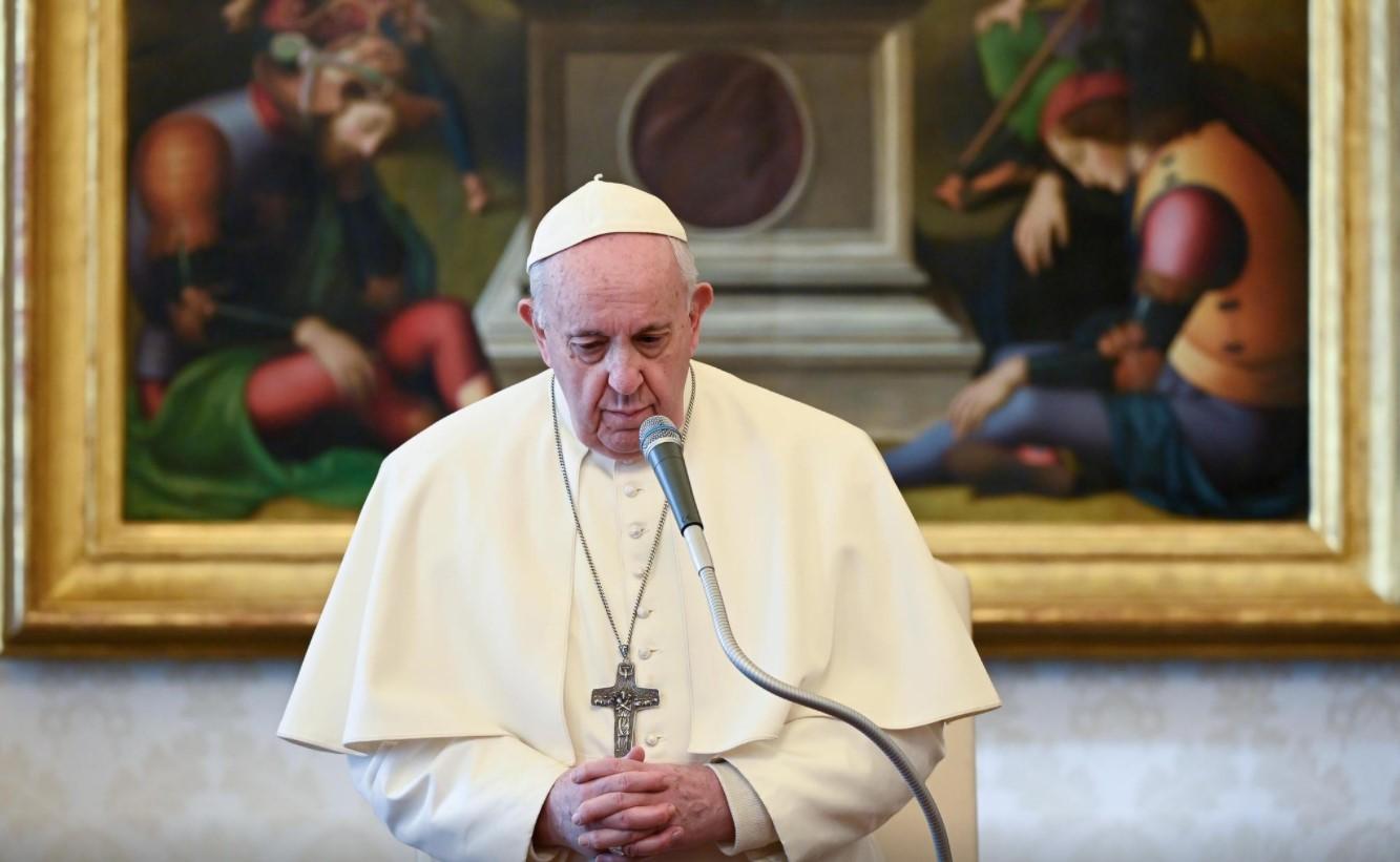 Pope Francis delivers his weekly general audience from the library of the Apostolic Palace, amid the coronavirus disease (COVID-19) outbreak, at the Vatican, January 27, 2021. - Avaz