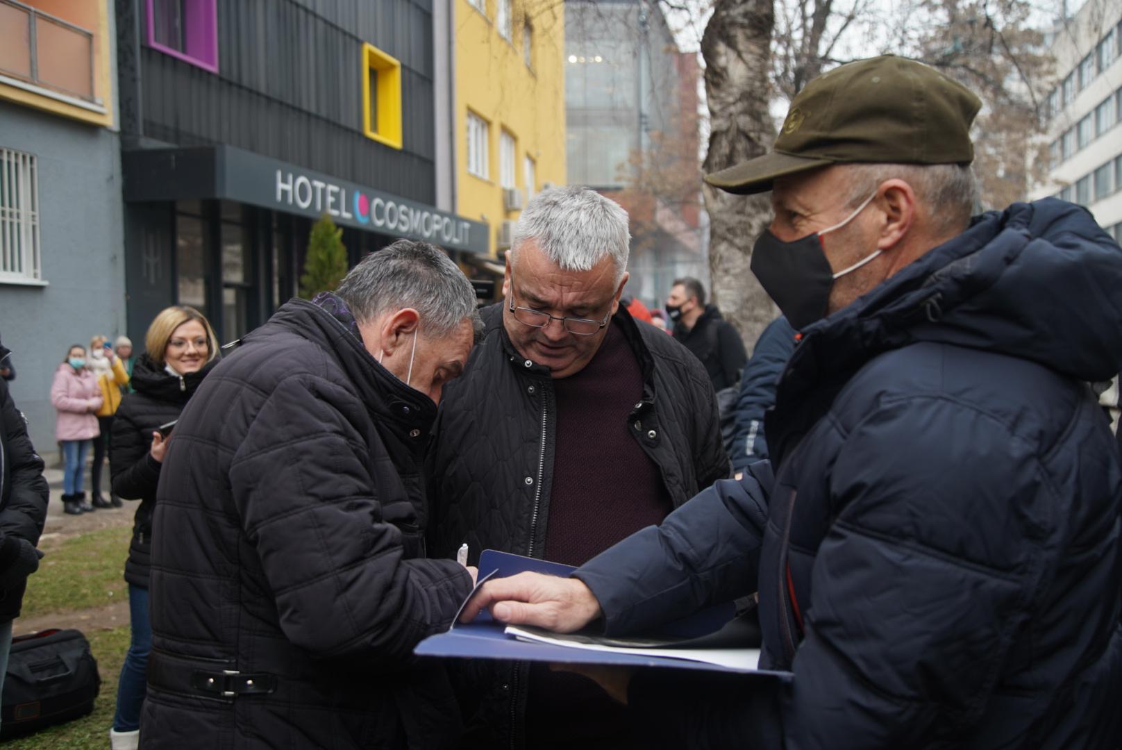 Peaceful gathering in front of the SC Prosecutor's Office - Avaz