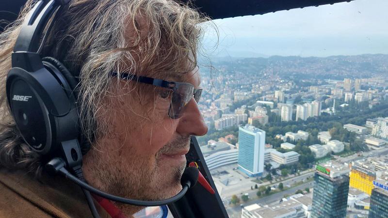 Kusturica u helikopteru iznad Sarajeva - Avaz