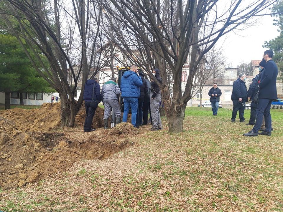 Okončana iskopavanja u krugu KCUS-a: Pronađene kosti, cipele i sat