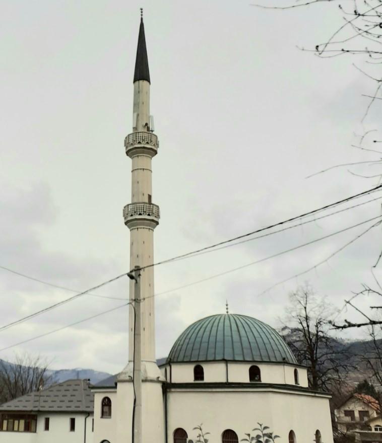 Džematlije tek saznale da je postavljena mobilna bazna stanica na munaru džamije - Avaz