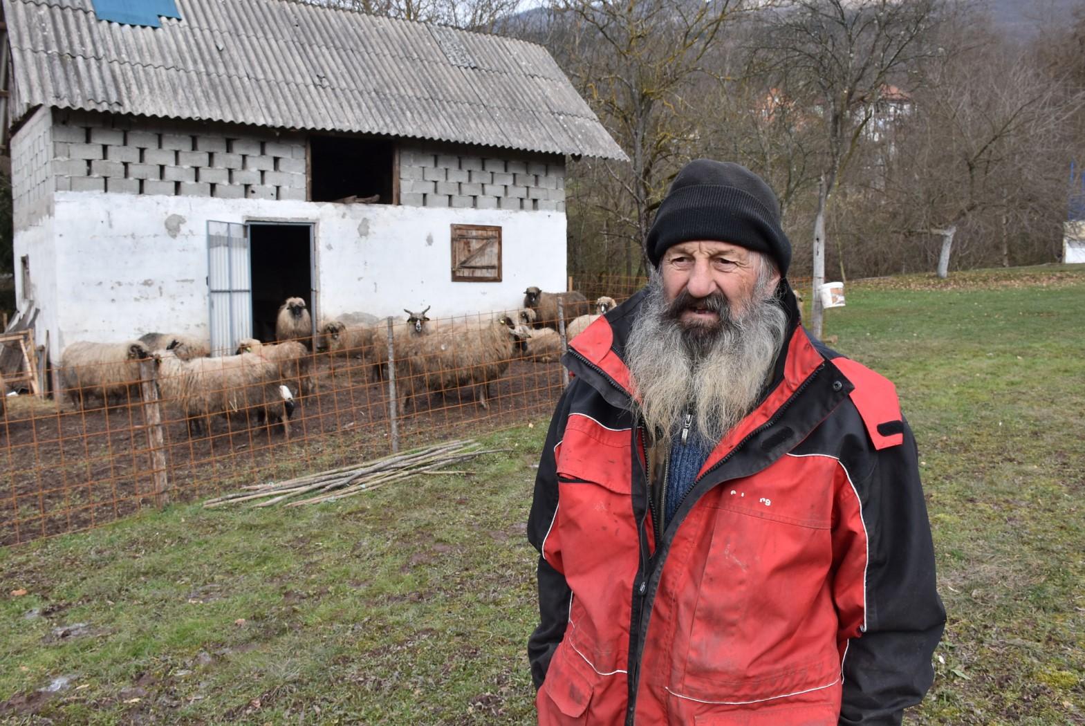 Ćosović: Apelirale su i komšije da se pomogne, jer godinama radi najteže poslove - Avaz