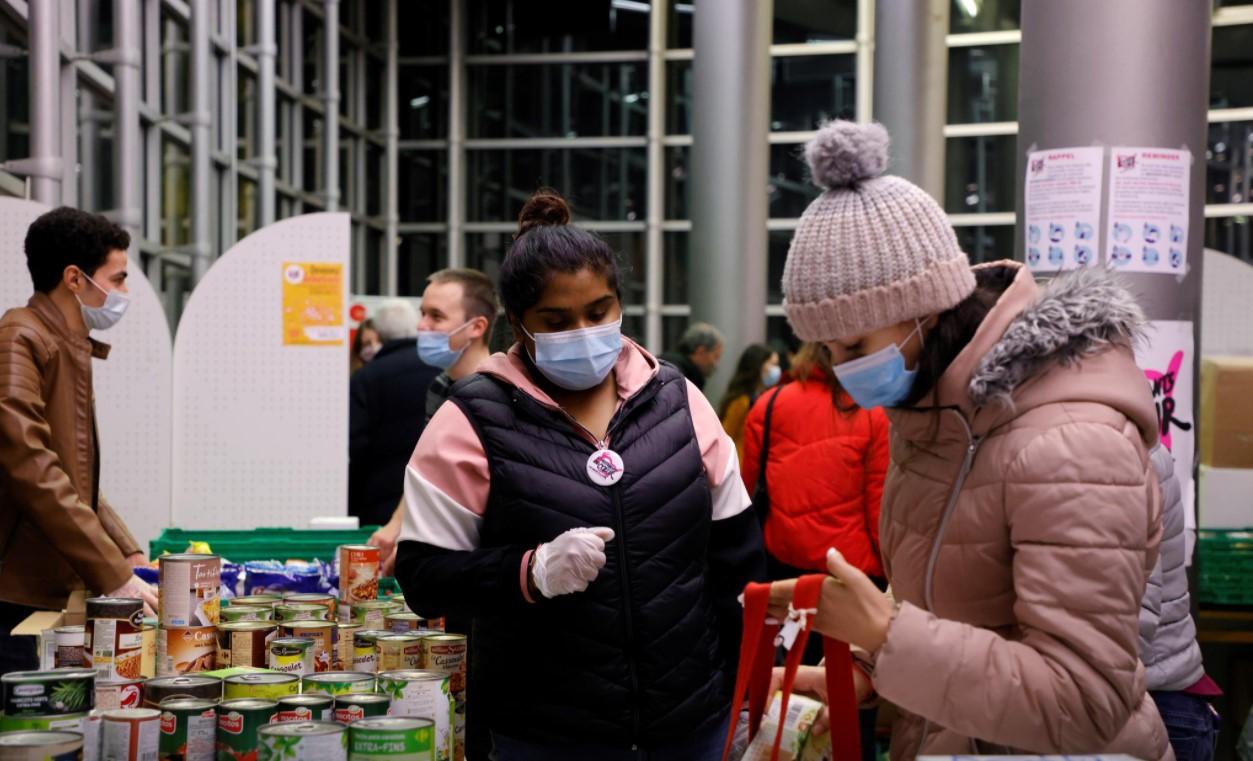 Students in France wait for food handouts as COVID-19 destroys part-time jobs