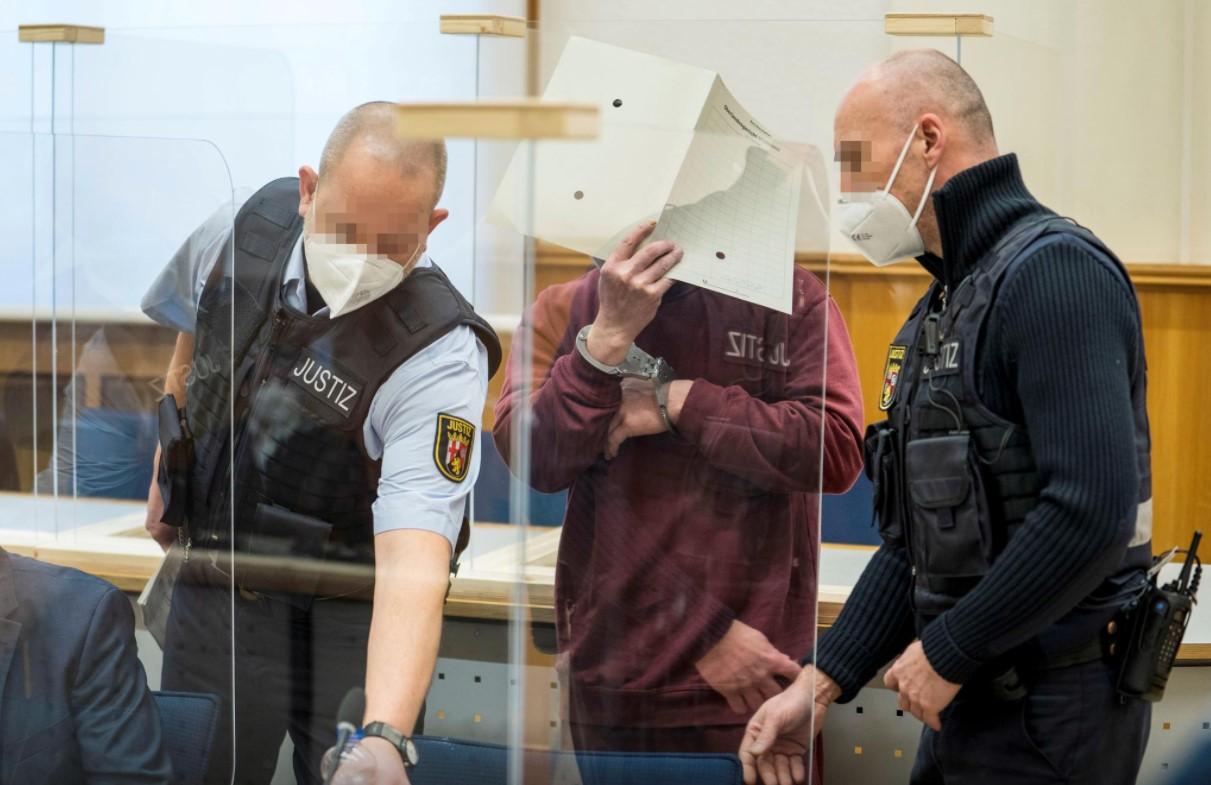 Syrian defendant Eyad A. arrives to hear his verdict in the courtroom in Koblenz, Germany February 24, 2021. - Avaz