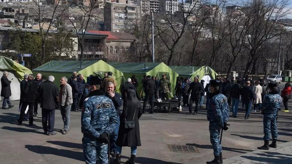 Opposition supporters gather by tents set near the National Assembly building in Yerevan - Avaz