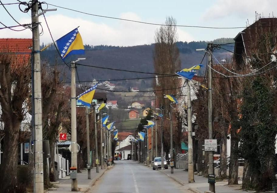 Okićene ulice Kozarca - Avaz