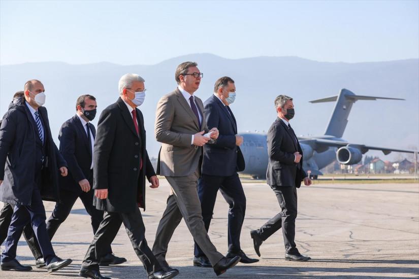 Vučić na sarajevskom aerodromu - Avaz