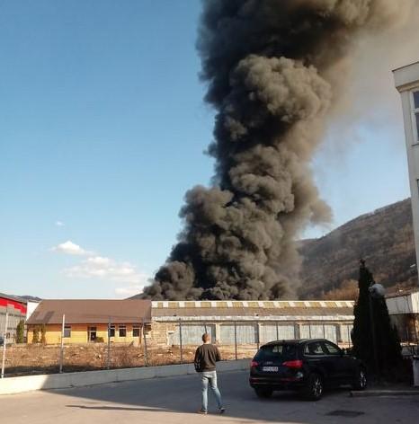 Ogroman požar u Hrasnici: Gori fabrička hala