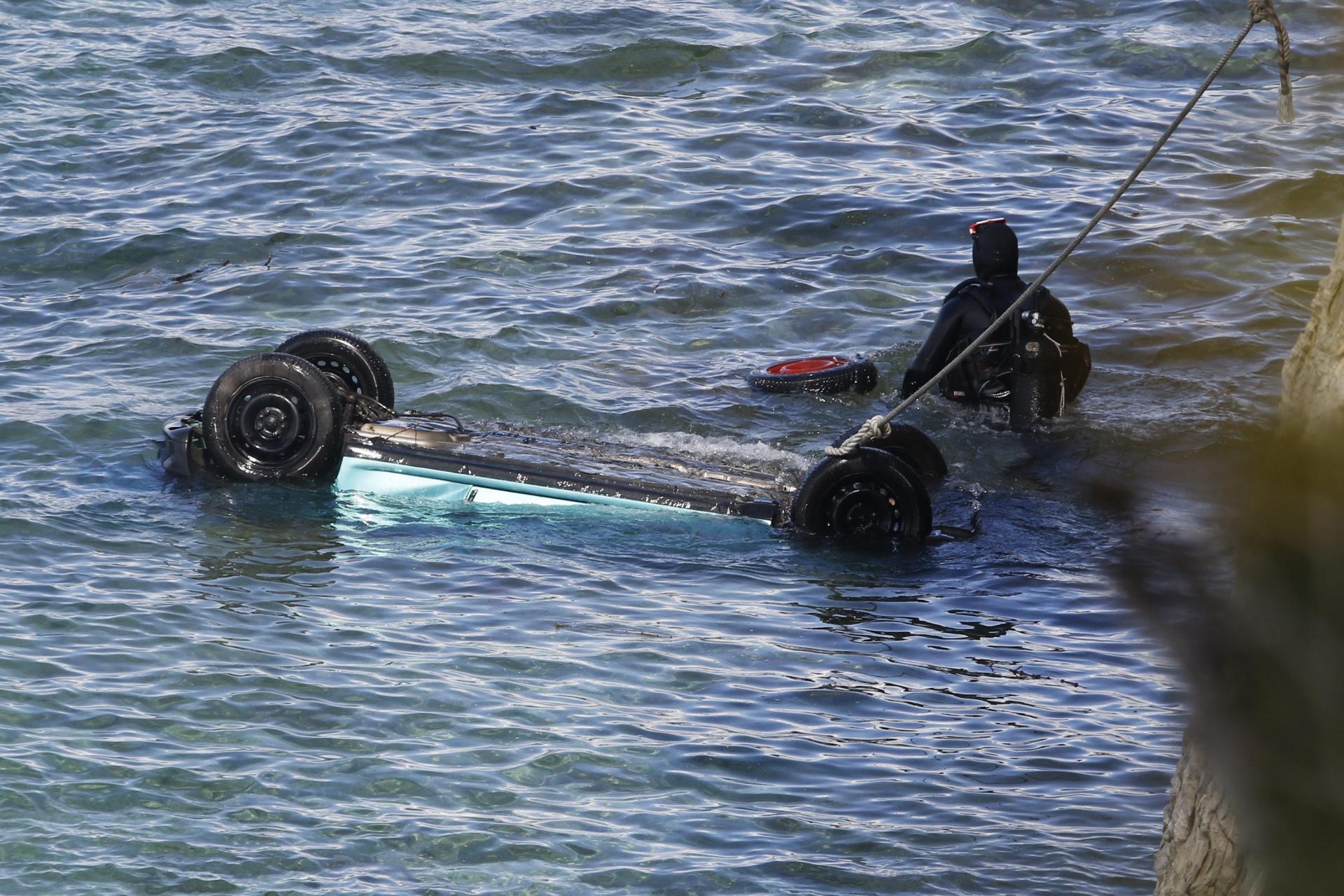 Automobil sletio u more: Poginuo muškarac, za drugom osobom se traga