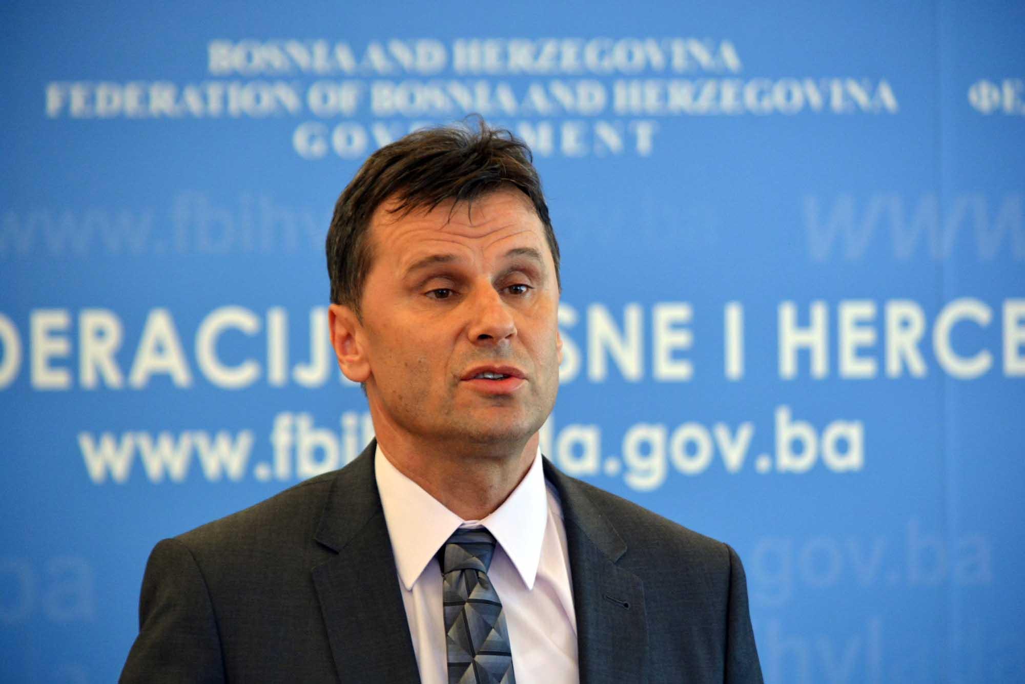 Premijer FBiH Fadil Novalić obraćajući se zastupnicima u Predstavničkom domu Parlamenta FBiH - Avaz