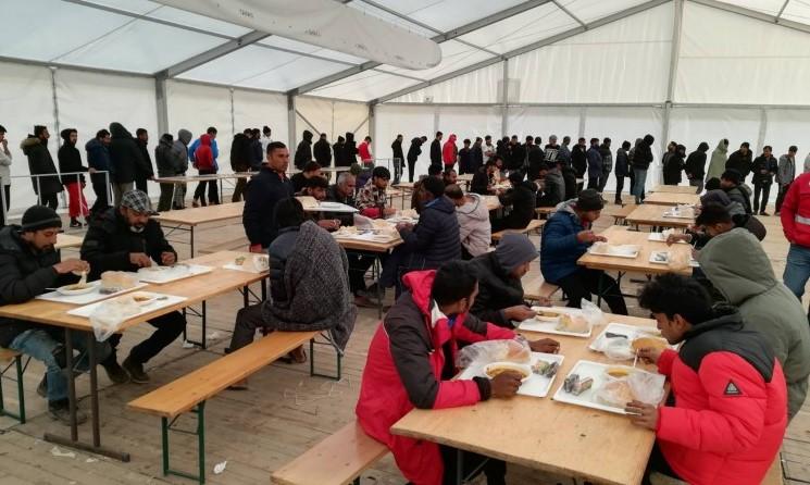 Representatives of the Service for Foreigners’ Affairs of B&H and the International Organization for Migration (IOM) divided the process of building a reception center for 1,500 people into four phases - Avaz