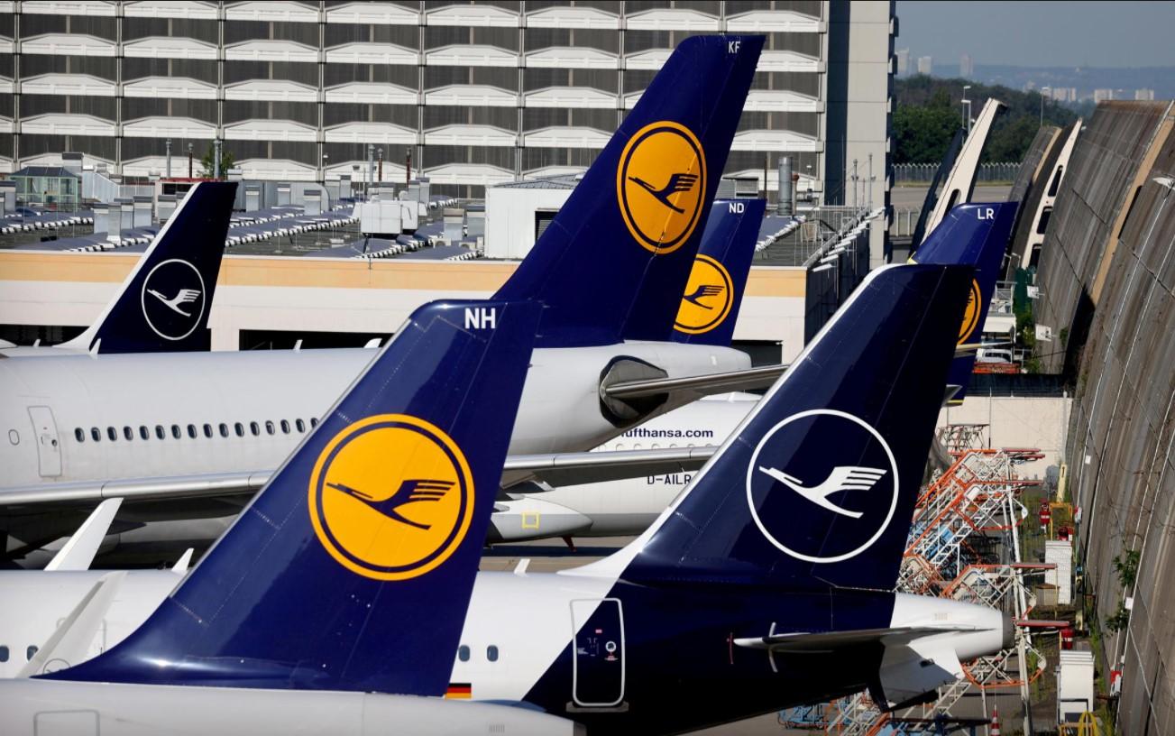 Lufthansa planes are seen parked on the tarmac of Frankfurt Airport, Germany June 25, 2020. - Avaz