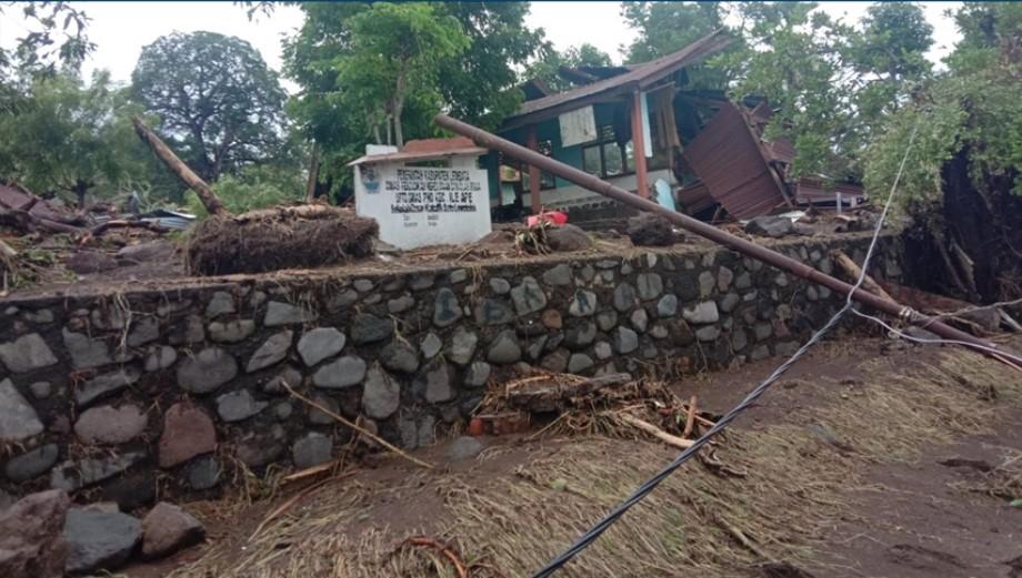 Over 80 dead in flash floods in Indonesia