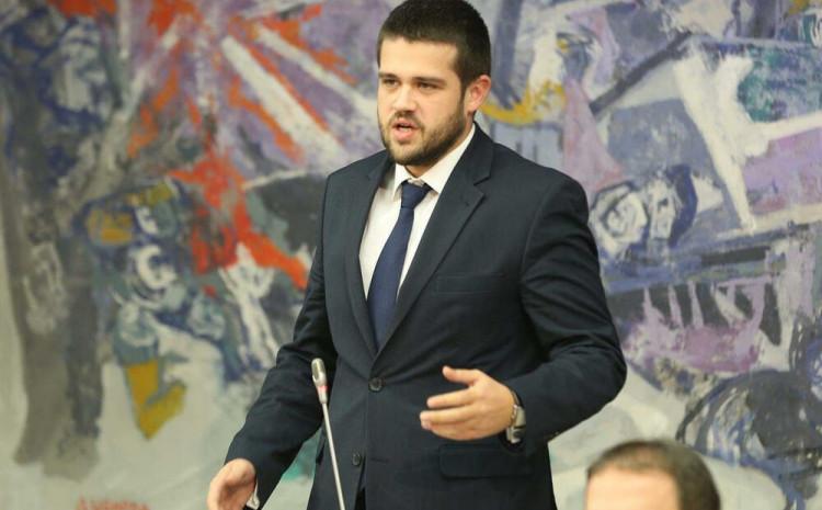 Nikolić: Krivokapić izgubio samokontrolu, narod na ulice izveo on i ministri svojim odlukama