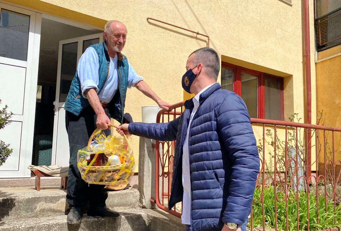 Smaila su obradovali pokloni koje mu je poslao načelnik Ibrahim Hadžibajrić - Avaz