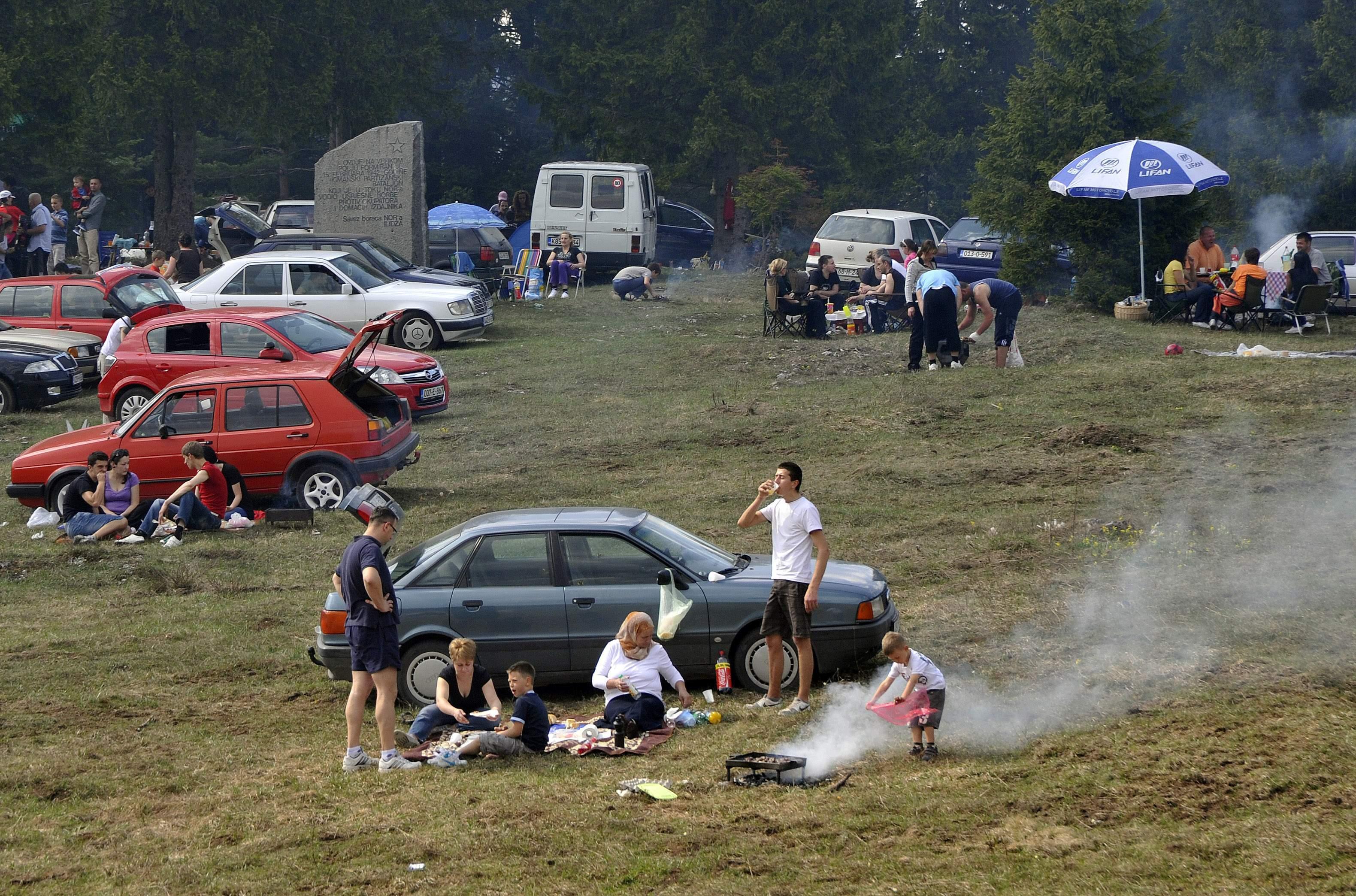 Bez roštilja na Vrelu Bosne, Stojčevcu, Bijambarama...