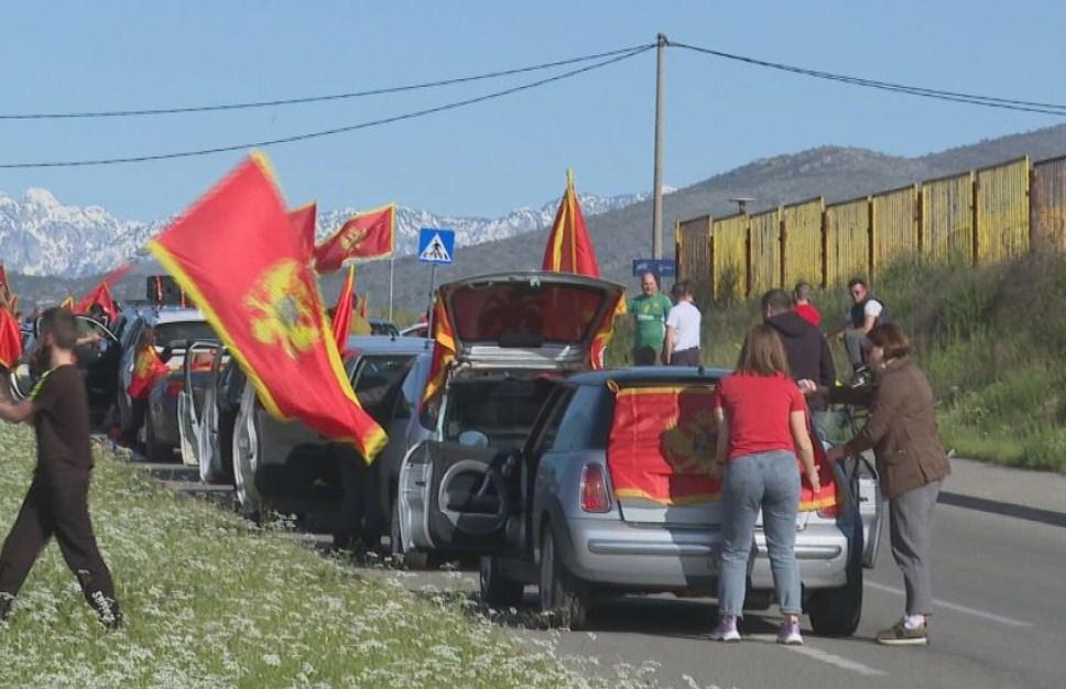 U Podgorici su se učesnici auto-kolone okupili u naselju Zabjelo - Avaz