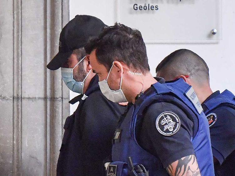 Nordahl Lelandais (L) arrives escorted by French prison administration (administration penitentiaire) officers at the courthouse of the French Alps city of Chambery on May 3, 2021, on the first day of his trial for the murder of French army Corporal Arthur Noyer in 2017. - Avaz