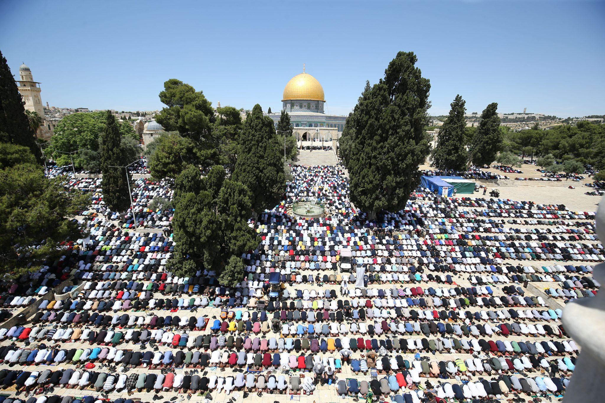 Skoro 70.000 ljudi u Al-Aksi klanjalo posljednji džuma-namaz u ramazanu