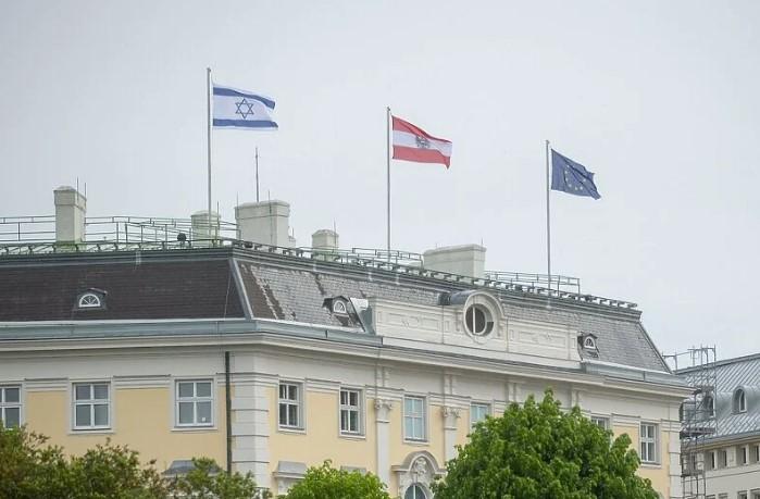 Istaknuo izaelsku zastavu na svom sjedištu - Avaz