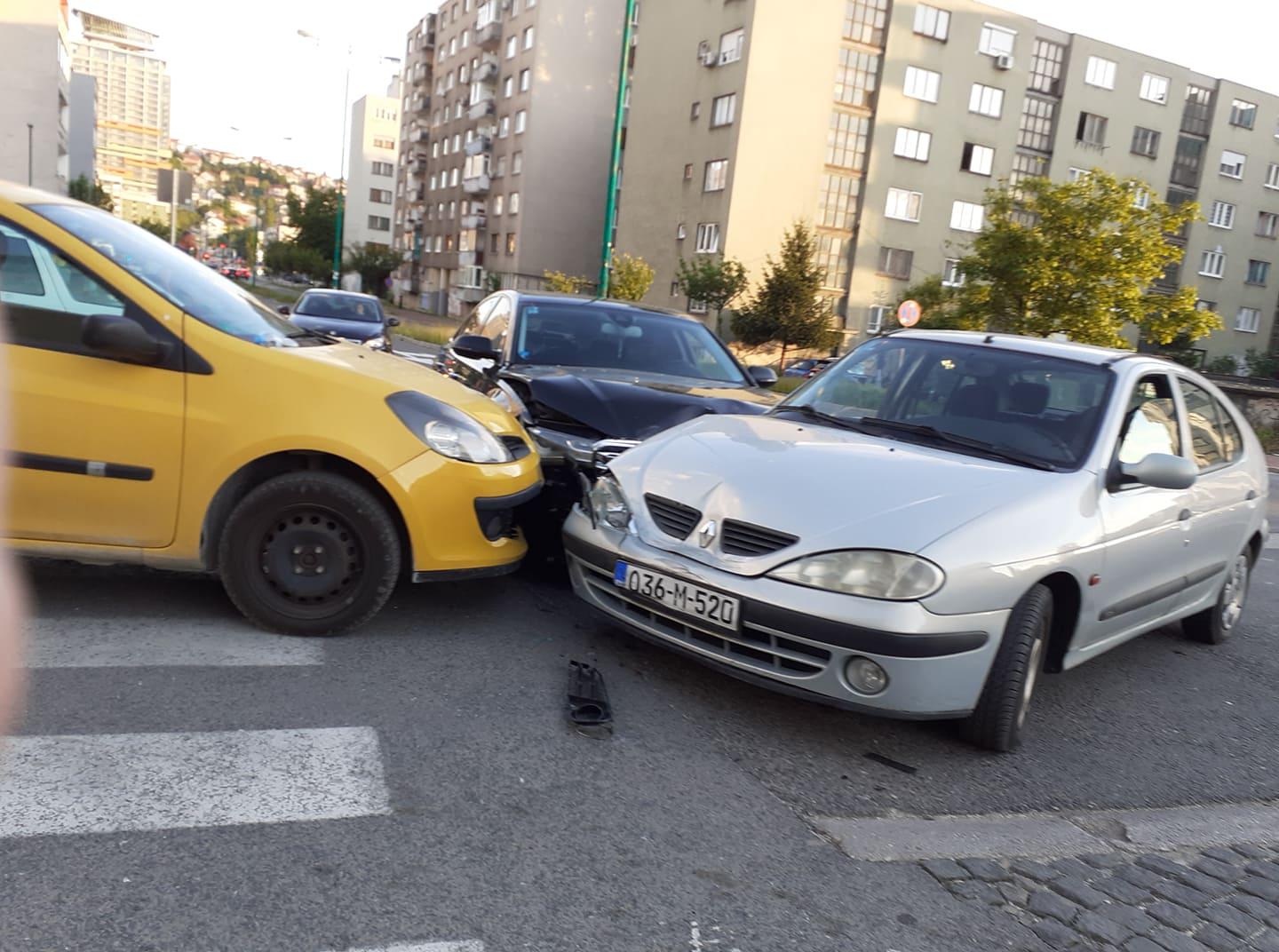 Trostruki sudar na Čengić Vili: Povrijeđena jedna osoba