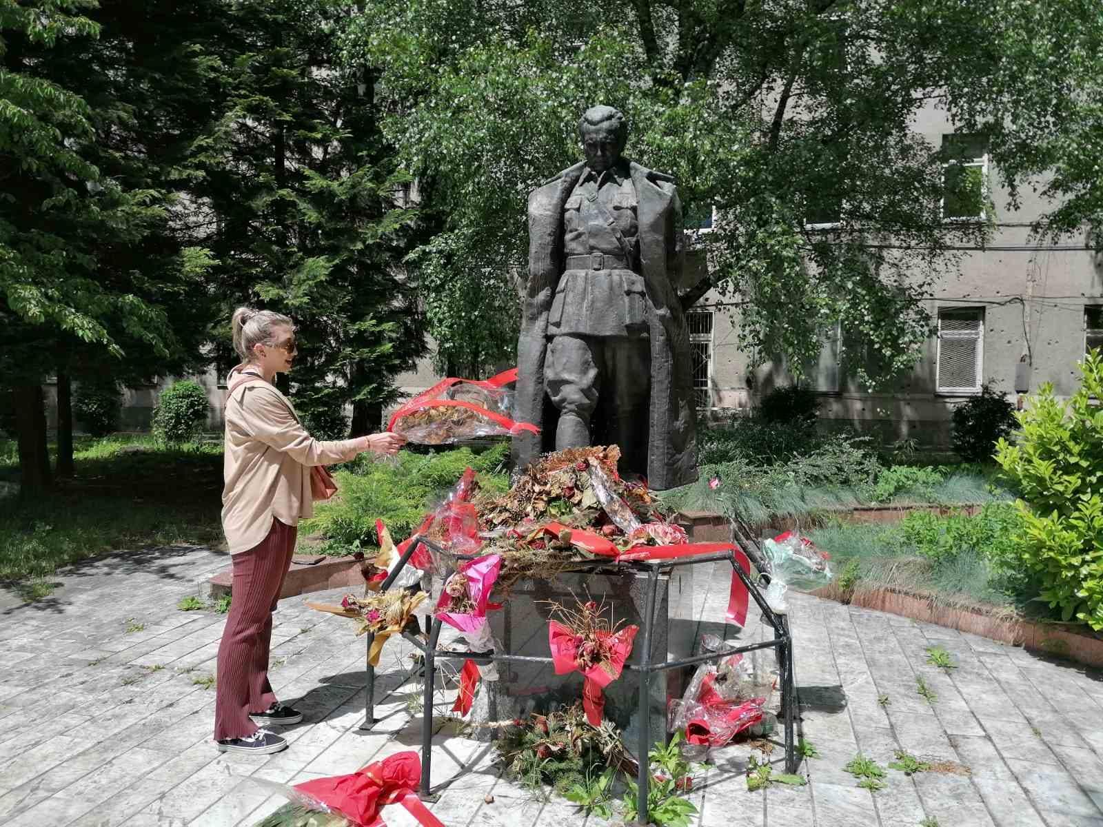 25. maj Dan mladosti se obilježavao polaganjem cvijeća - Avaz