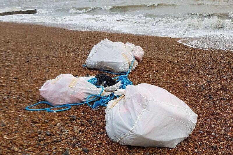 Šetači na plaži pronašli skoro tonu kokaina vrijednog 92 miliona eura