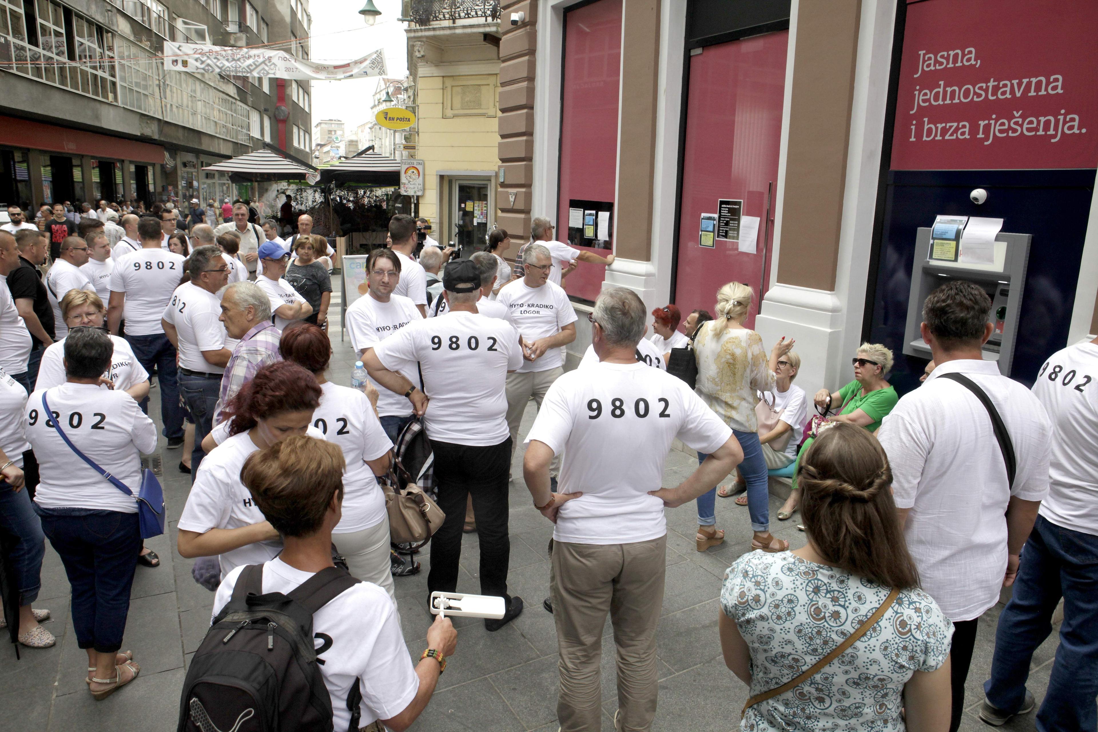 Udruženje "Švicarac": Novi protesti ispred bivše "Hypo" banke na Alipašinom polju