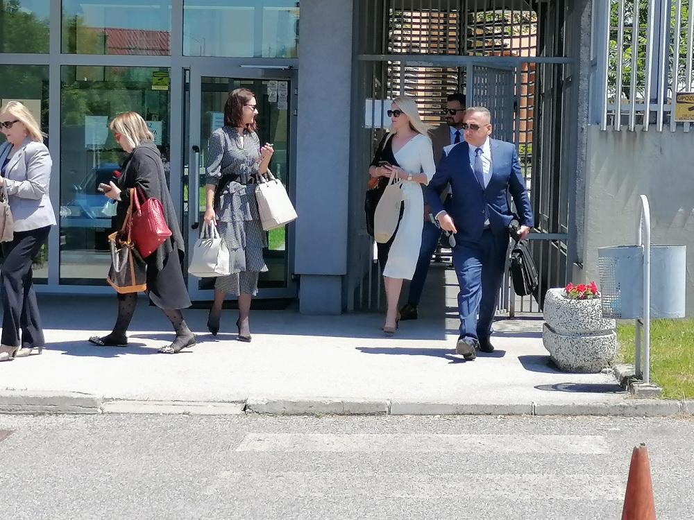 The accused and their lawyers are leaving the Court of B&H - Avaz