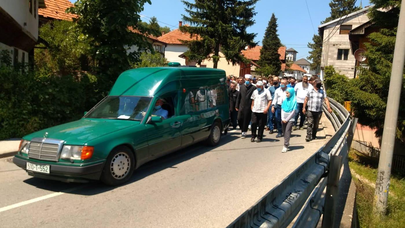 Tužna povorka krenula ispred kuće žalosti - Avaz