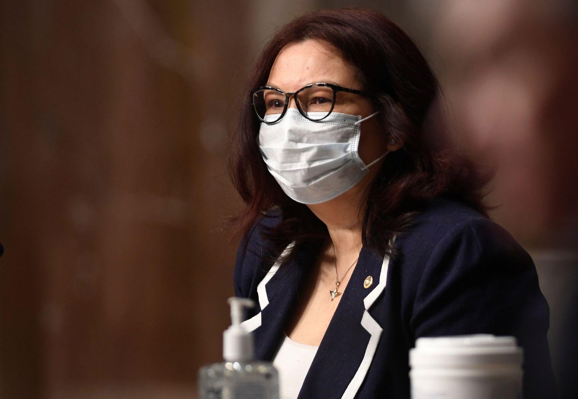 Senator Tammy Duckworth (D-IL) wears a protective mask during a Senate Armed Services hearing on Capitol Hill in Washington, DC, U.S. May 7, 2020. - Avaz