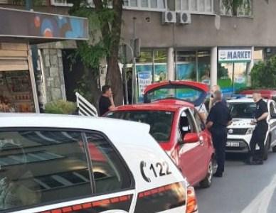 Policija zaustavila Toyotu" - Avaz