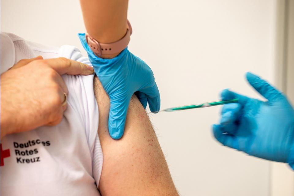 30 percent of people have received at least one dose of a COVID-19 vaccine and 17 percent have been fully vaccinated - Avaz