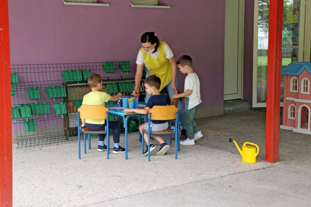 Nastavnici i uposlenici vrtića danas idu na vakcinaciju u Srbiju