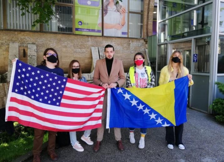 Students during earlier protests in front of the AU BiH - Avaz