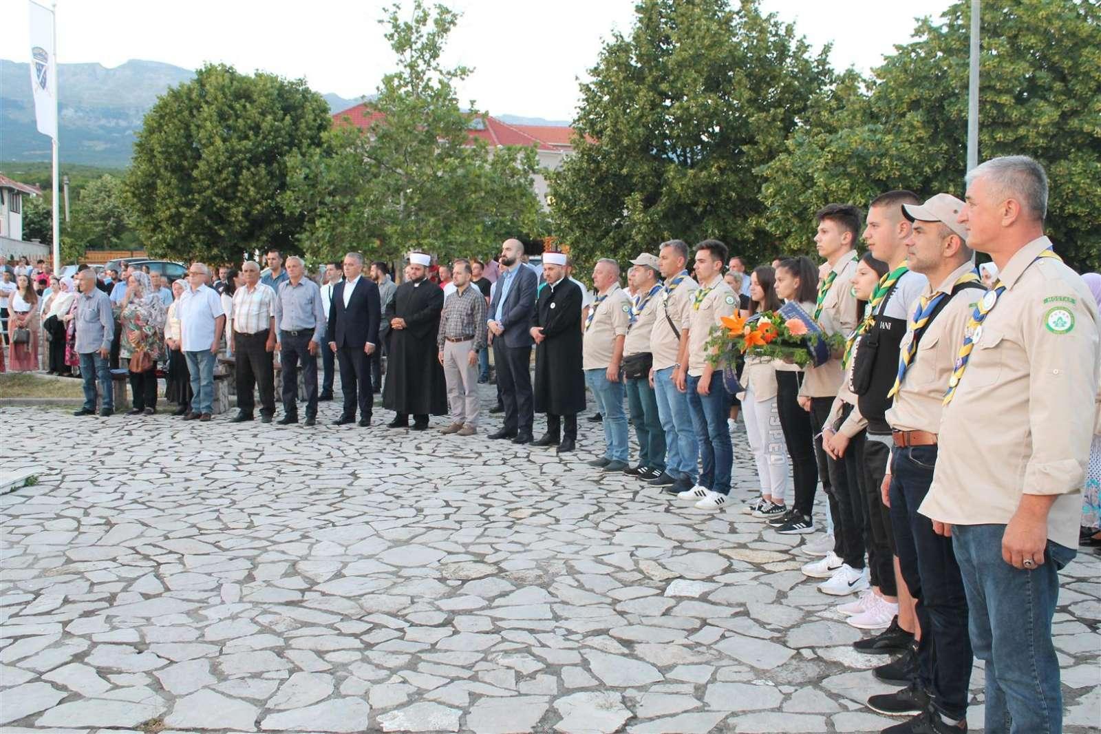 S obilježavanja: Položenocvijeće i proučena Fatiha ispred šehidskog turbeta u Podveležju - Avaz