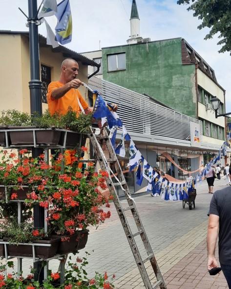 Radnici ukrašavaju grad - Avaz