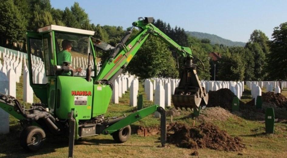 Počeo iskop grobnih mjesta u Potočarima za 19 identifikovanih žrtva genocida