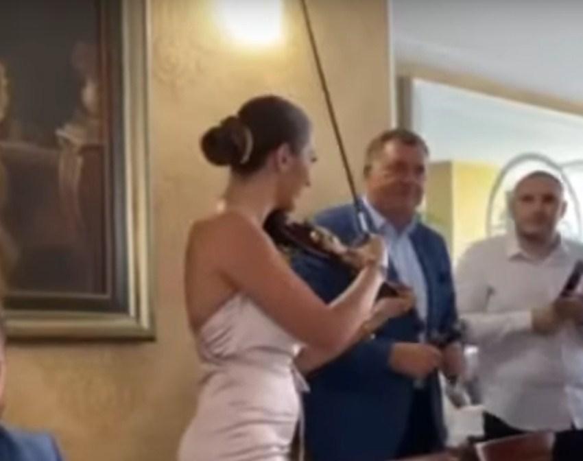 Milorad Dodik ponovo s mikrofonom u ruci: Sve objavila violinistkinja Jovana Simović