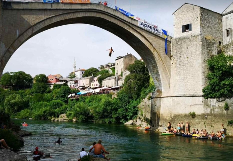 Skokovi sa Starog mosta: Takmiči se 31 skakač