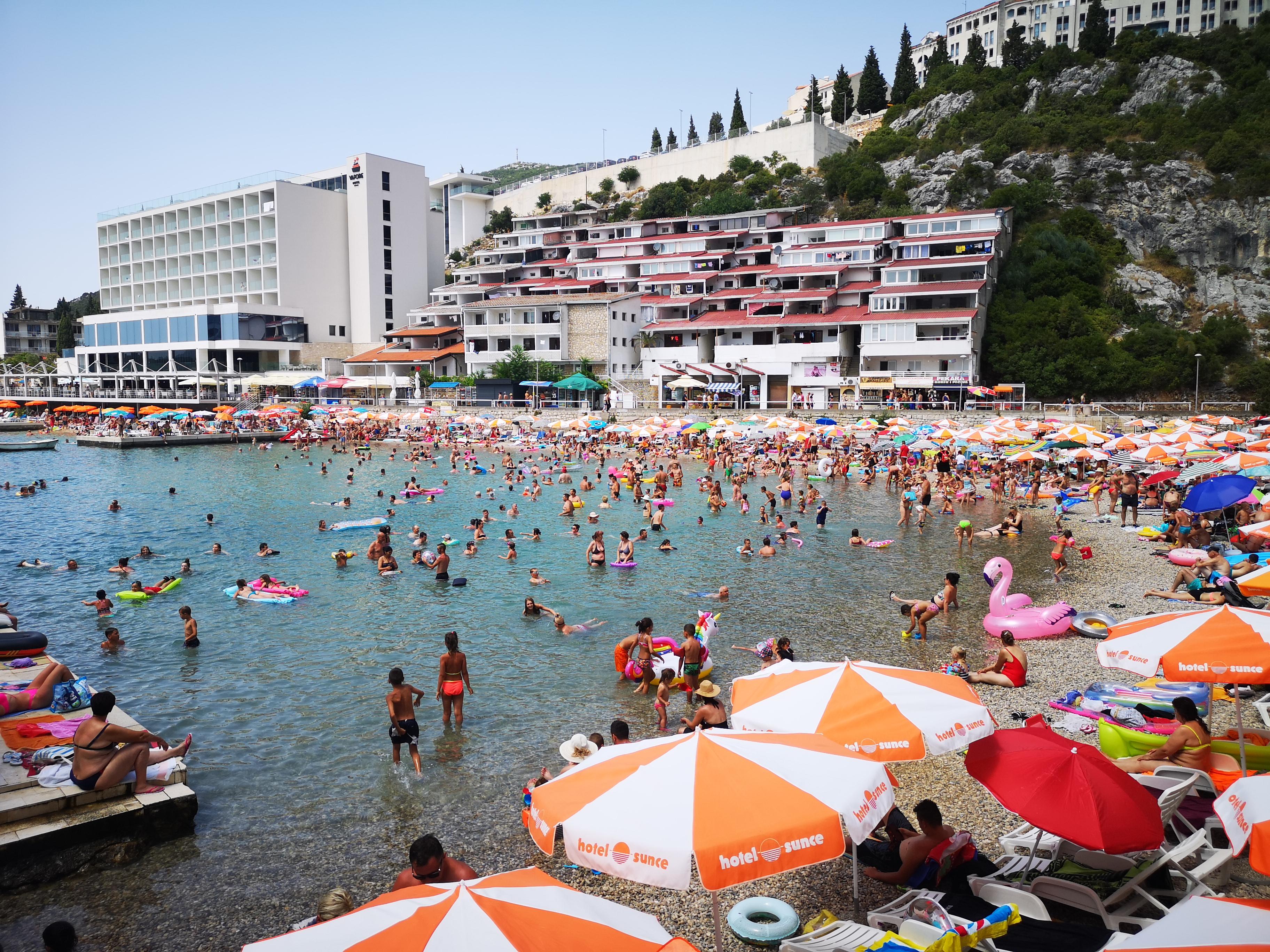 Na bh. moru traži se mjesto više: Neum pun k’o šipak!