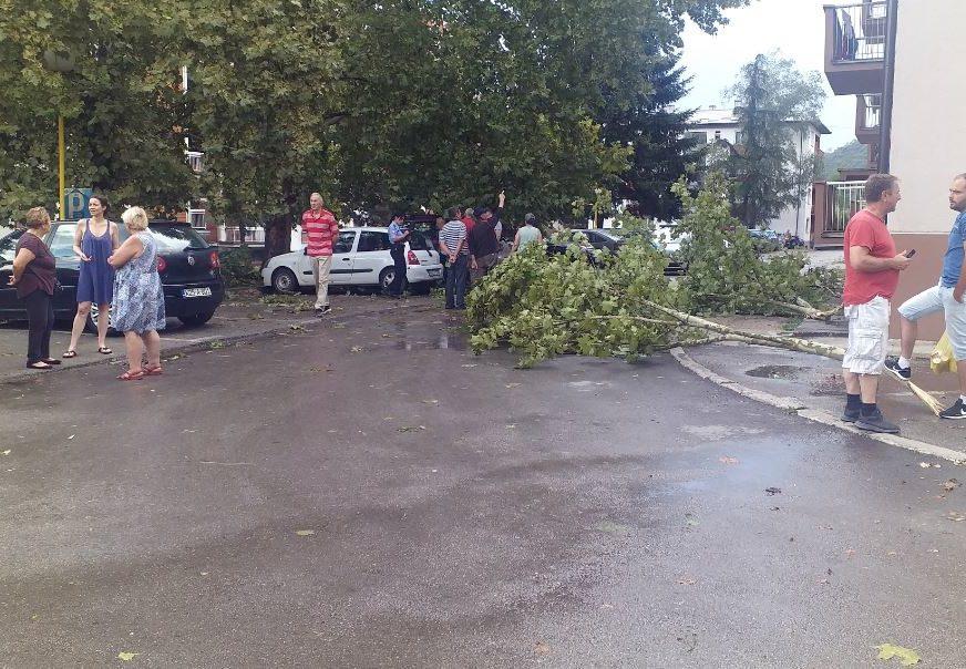 Olujno nevrijeme danas pogodilo je brojne bh. gradove - Avaz