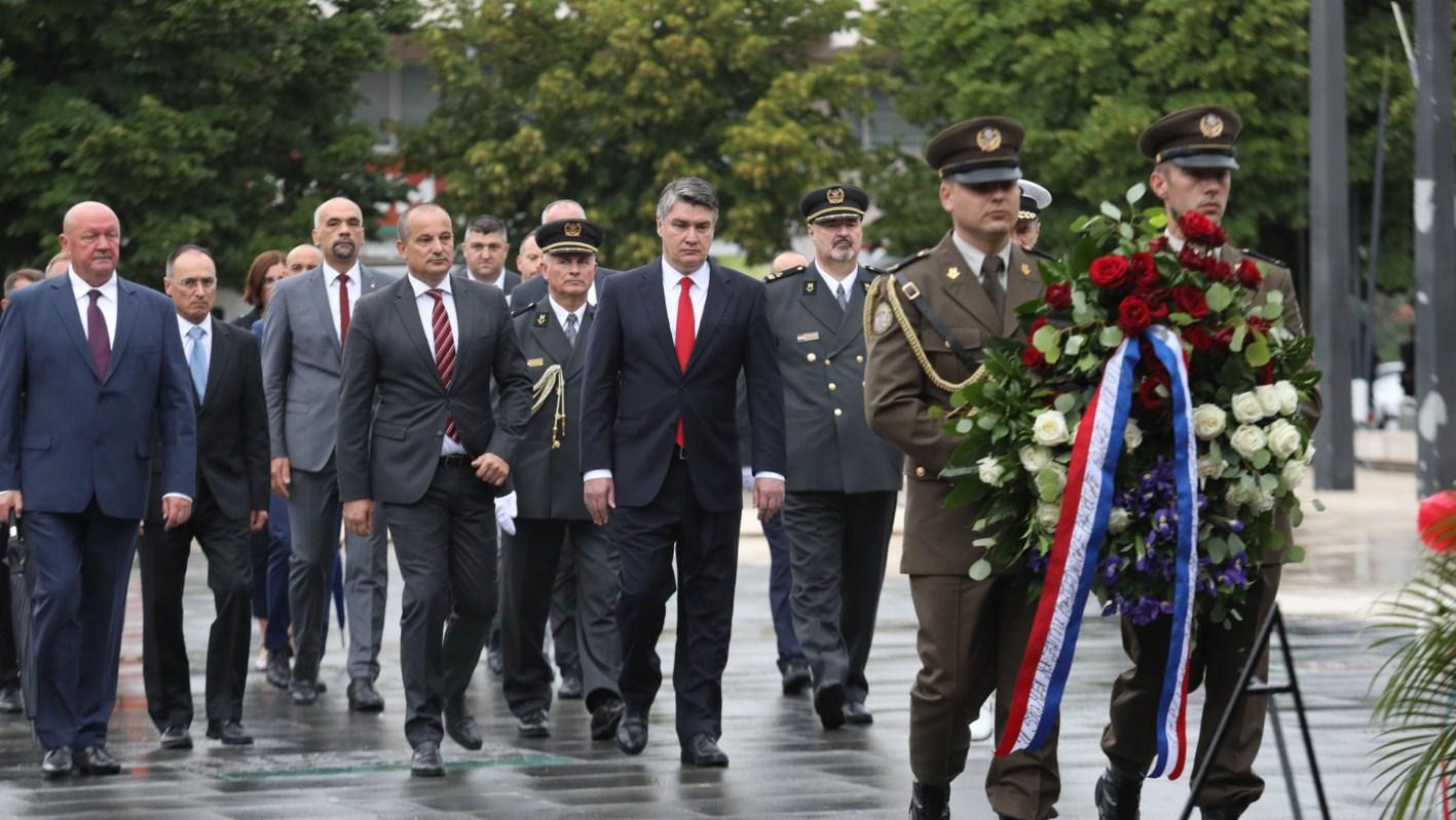 Položeni vijenci - Avaz