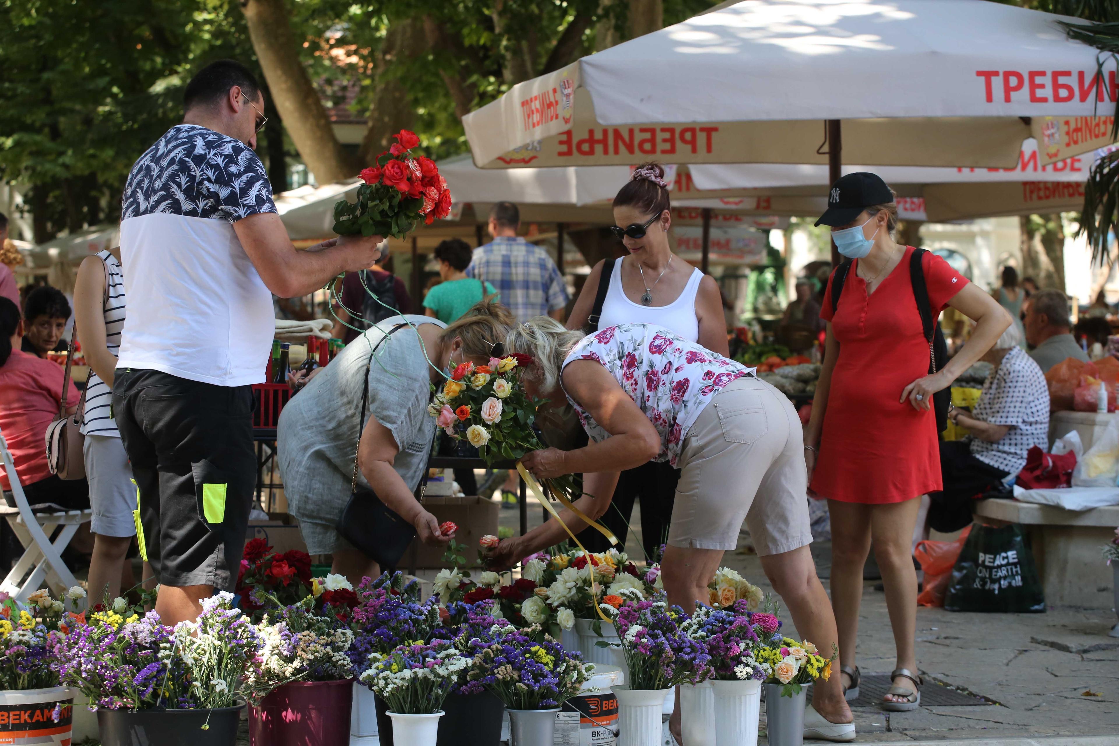 Brojni građani na ulicama Trebinja - Avaz