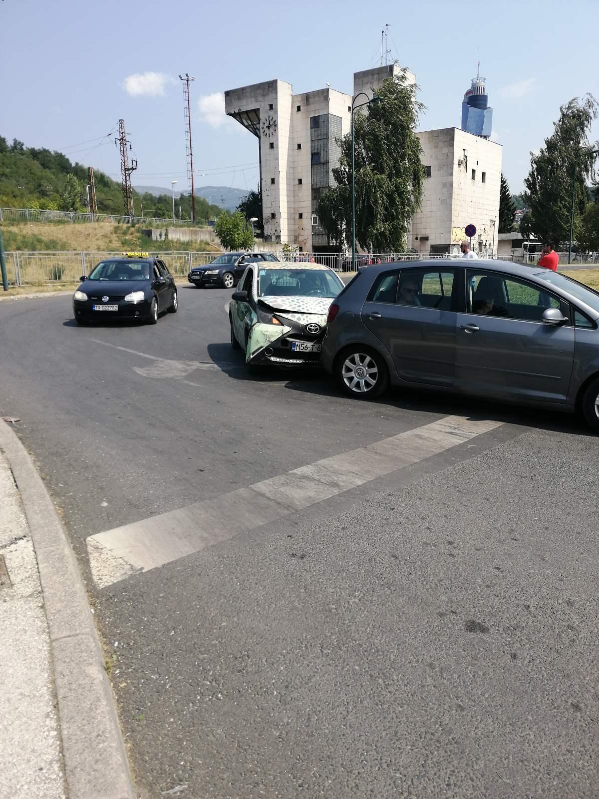 Na vozilima pričinjena meterijalna šteta - Avaz