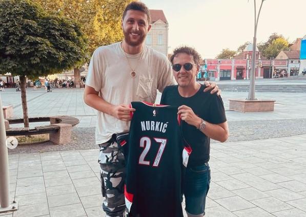 Nurkić poklonio dres poznatom pjevaču, Misimović komentarom izazvao haos