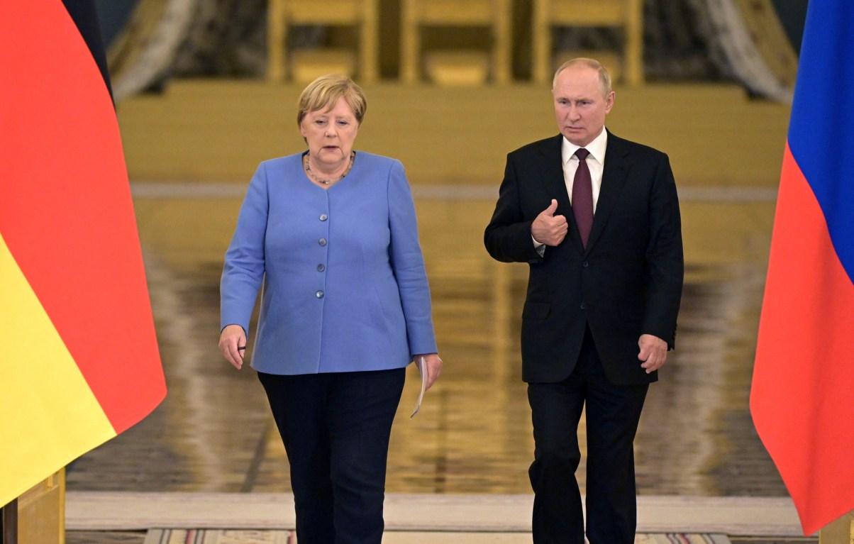 Angela Merkel i Vladimir Putin - Avaz