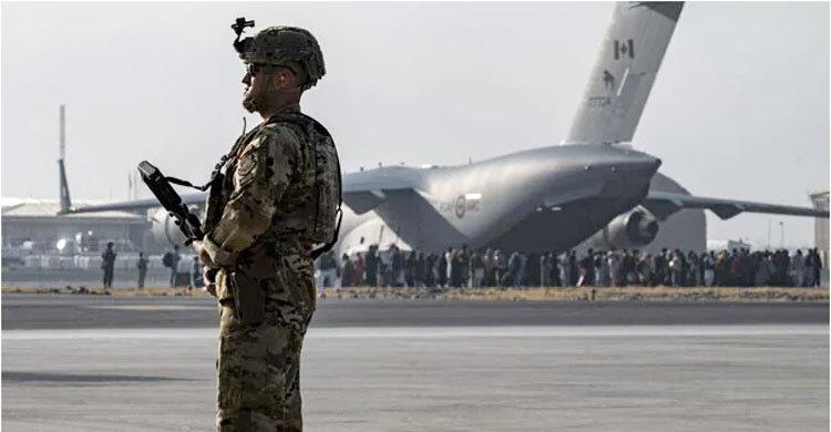 Kabul airport has seen chaotic scenes as tens of thousands of foreigners and Afghans seek to flee Afghanistan after the Taliban swept back to power more than a week ago - Avaz