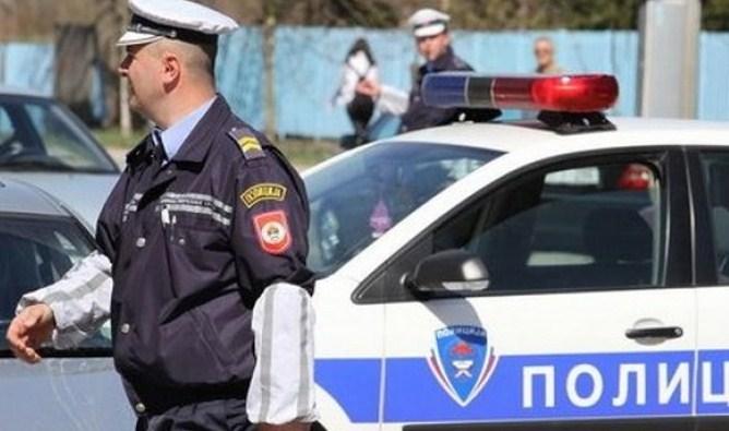 Sjekirom oštetio paket i kombi brze pošte