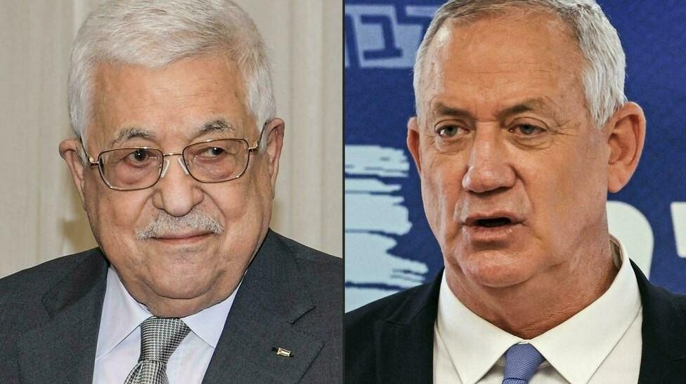 Palestinian president Mahmud Abbas (L) has held a rare meeting with Israeli Defence Minister Benny Gantz - Avaz